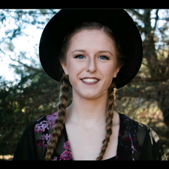 Meet your Posher, Meg - Picture 1 of 1